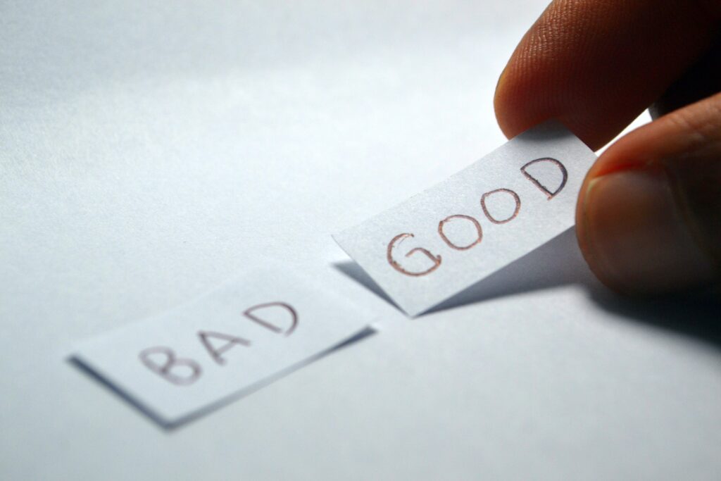 good and bad labels with someone selecting the good label