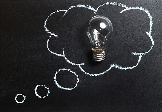 thought bubble with light bulb inside
