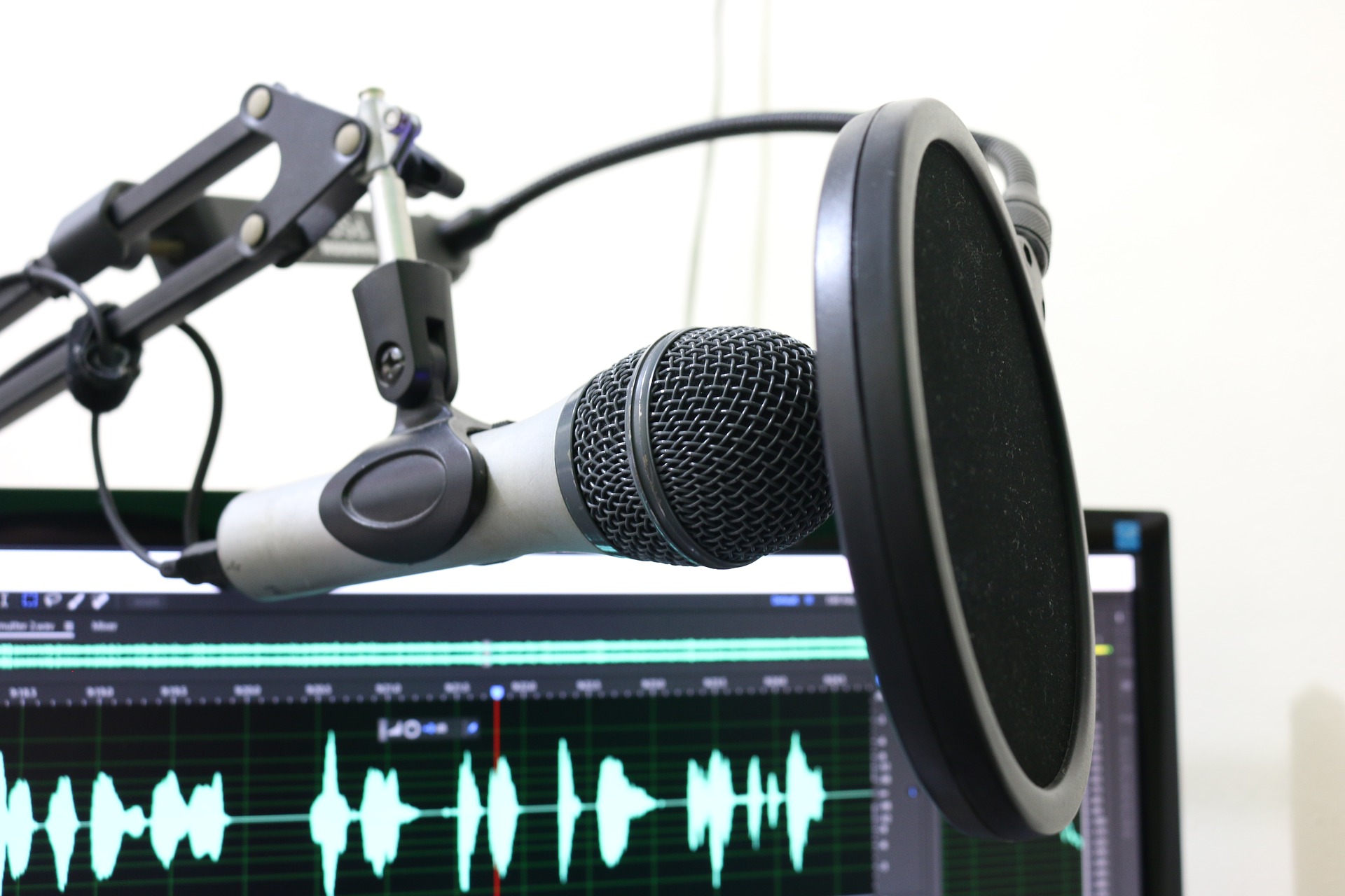 Get New Customers and Dominate Your Niche with Podcasts