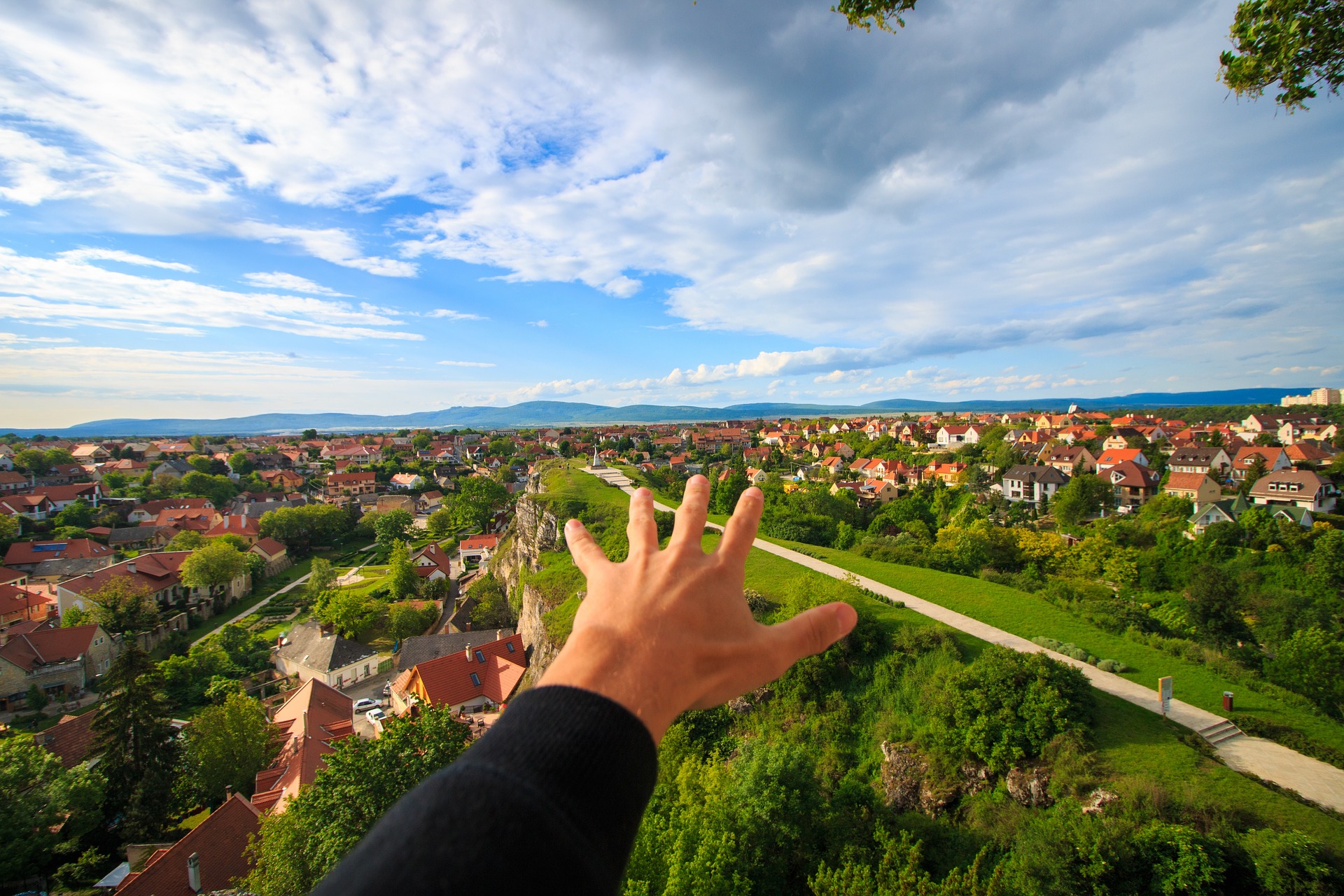5 Tips for Reaching Out to Local Businesses